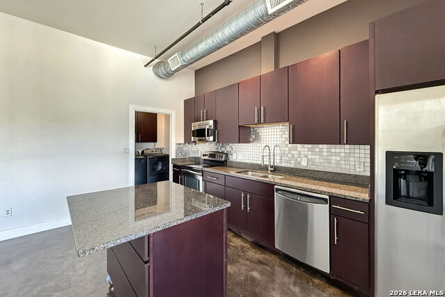 831 S Flores Street Property Photo 6