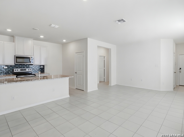 4731 Plaza Ctr Property Photo 3