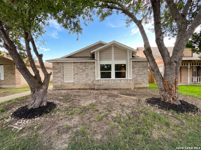 7358 Weybridge Property Photo 1