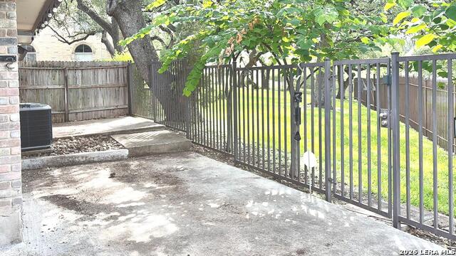 8915 Datapoint Dr Property Photo 34