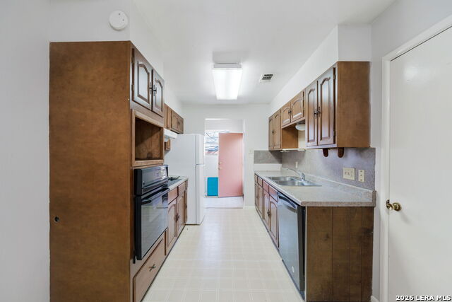 130 Algarita Rd Property Photo 9