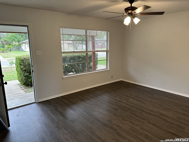 7211 Westglade Dr Property Photo 2