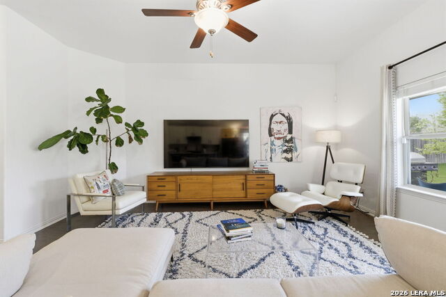 117 Dovetail Property Photo 3