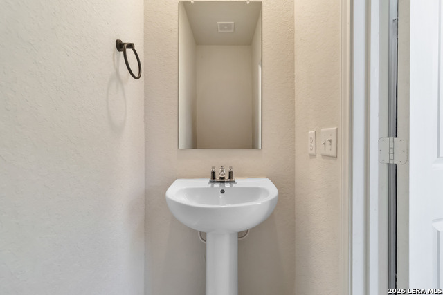 10331 Braunig Property Photo 8