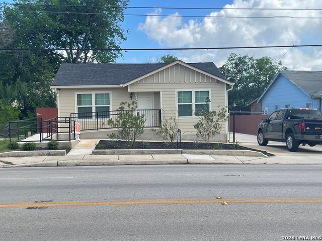 1507 W Hilderbrand Property Photo 2