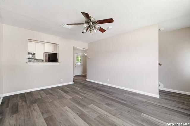 9210 Encino Vlg Property Photo 5