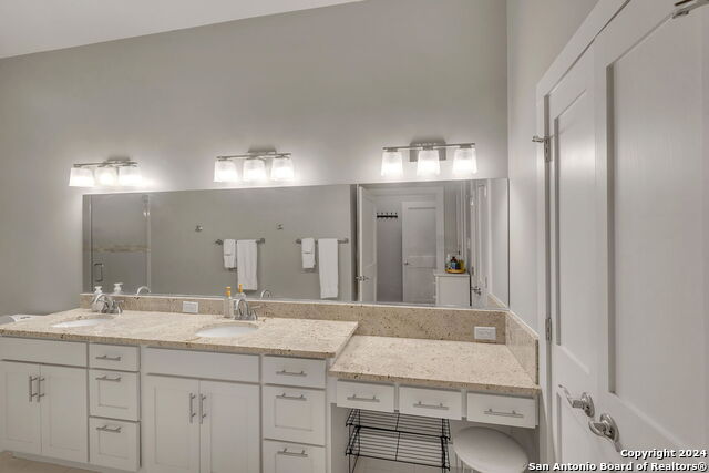 728 E Guenther St Property Photo 24