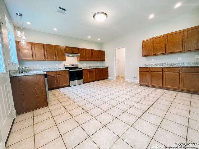 7738 Paraiso Cir Property Photo 9