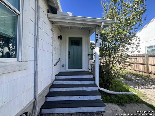 925 Donaldson Ave Property Photo 2