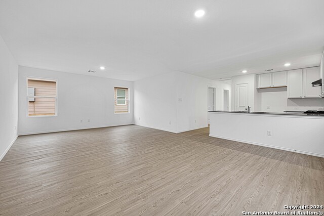 9206 Selene Pl Property Photo 3