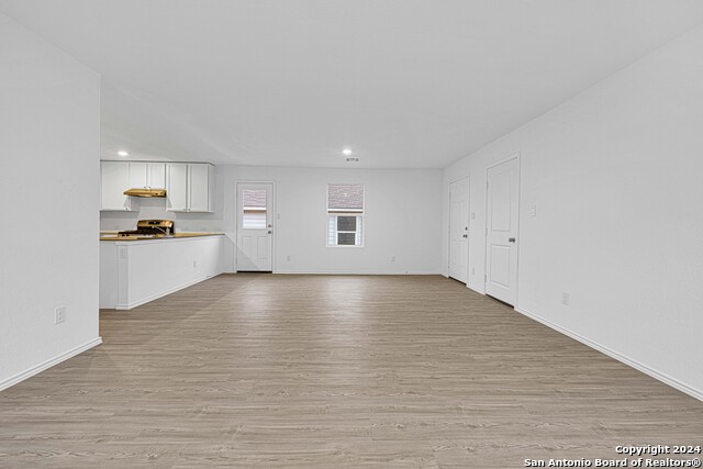 9206 Selene Pl Property Photo 5