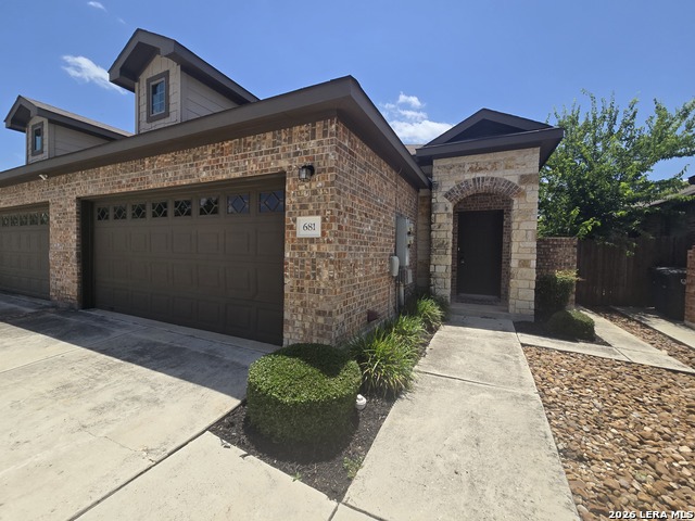 685 Creekside Cir Property Photo 3