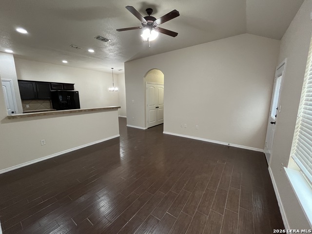 685 Creekside Cir Property Photo 4