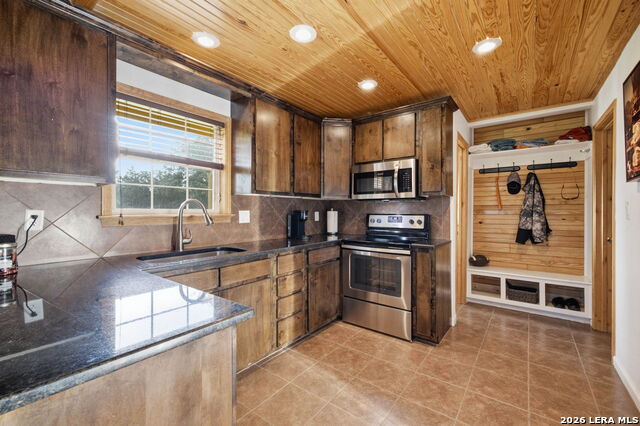 10488 State Highway 304 Property Photo 26