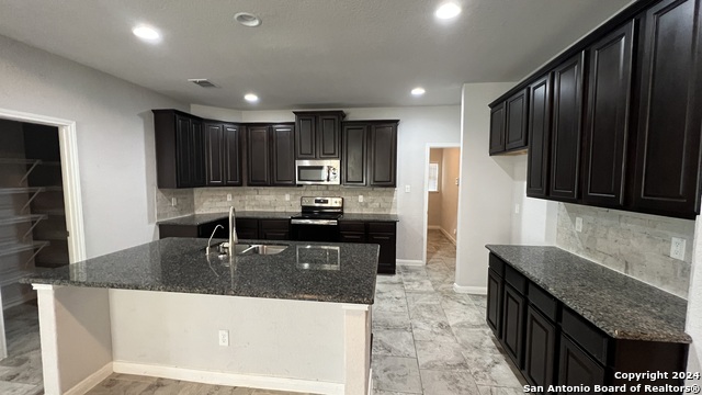 4576 Scots Elm Property Photo 6