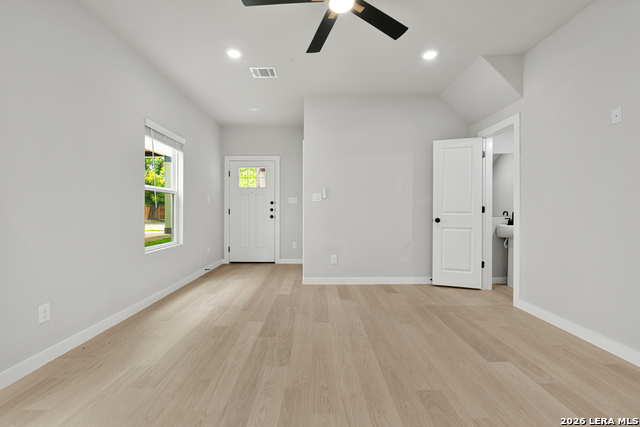 521 Dakota Property Photo 5