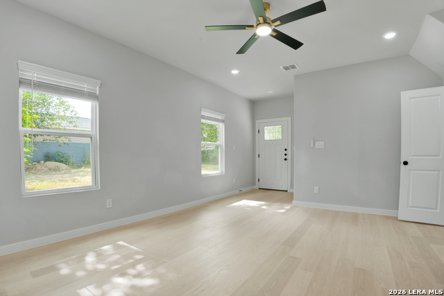 525 Dakota Property Photo 4