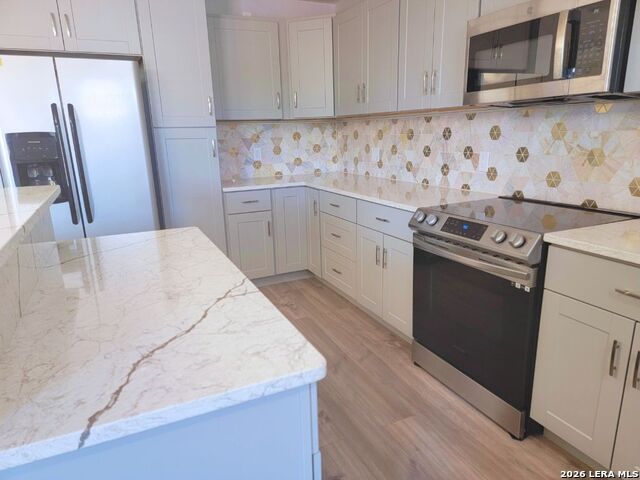 7714 Cortland Oak Property Photo 3