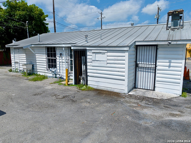 298 El Monte Blvd Property Photo 8