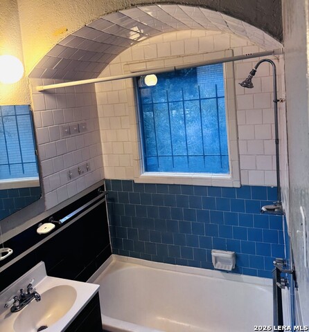 409 W Lynwood Ave Property Photo 6