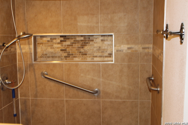 3627 W Poplar Property Photo 5