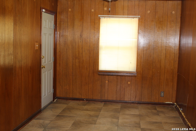 3627 W Poplar Property Photo 6