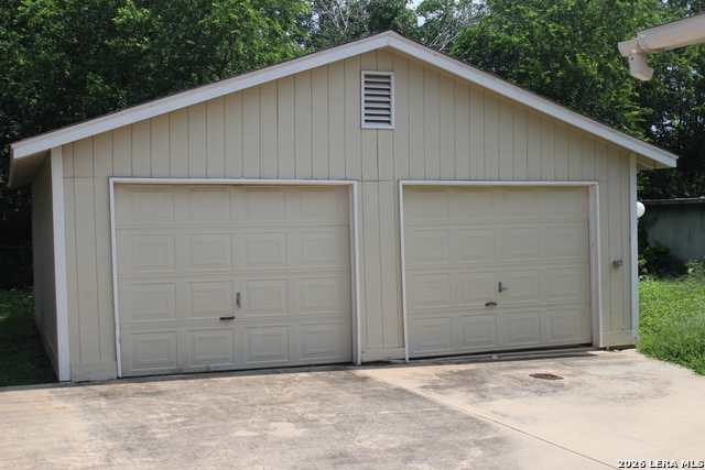 3627 W Poplar Property Photo 7