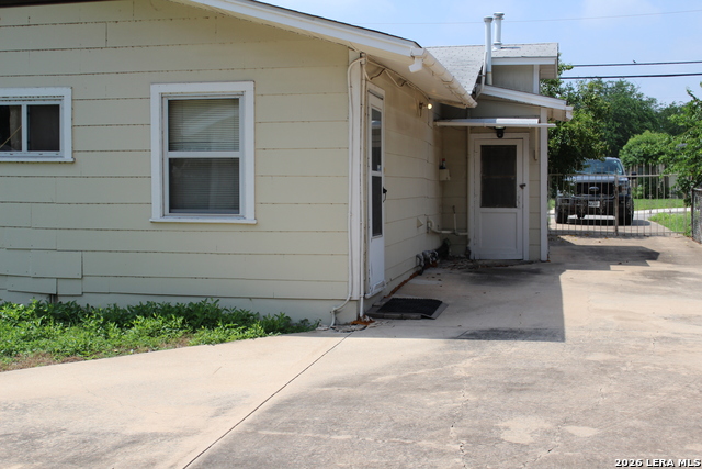 3627 W Poplar Property Photo 9