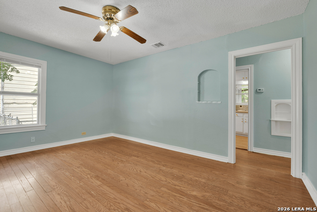 317 Frost St Property Photo 5