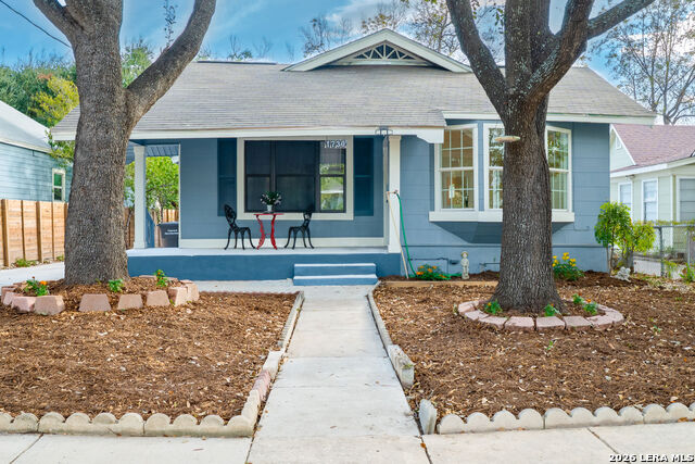 1730 W MISTLETOE AVE Property Photo 1