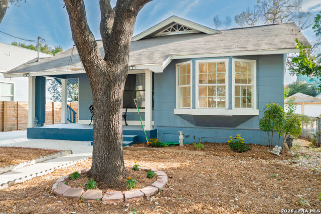 1730 W Mistletoe Ave Property Photo 3