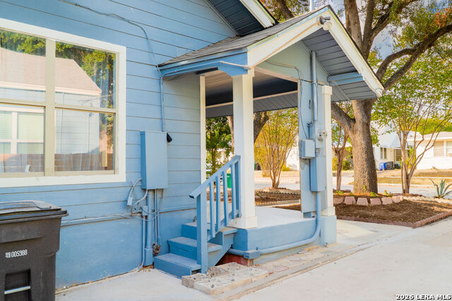 1730 W Mistletoe Ave Property Photo 7