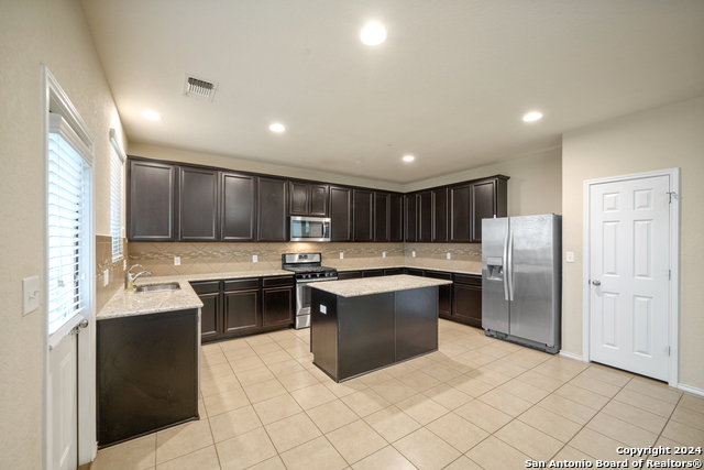 2415 Camberly Vw Property Photo 16