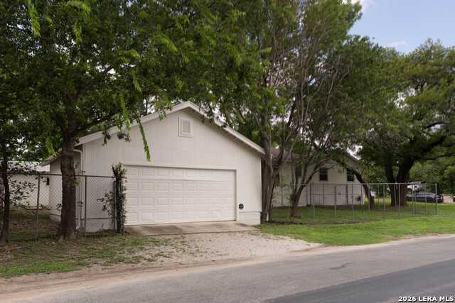 122 Annie Property Photo 33