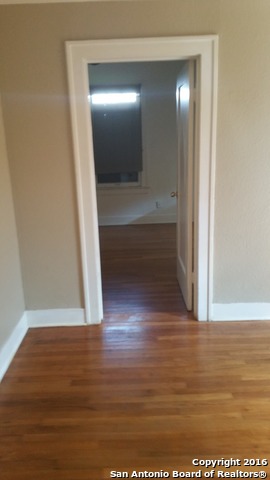 2223 E Houston St Property Photo 3