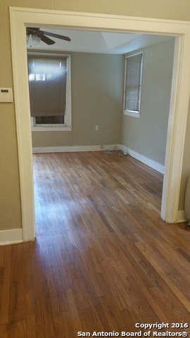 2223 E Houston St Property Photo 4