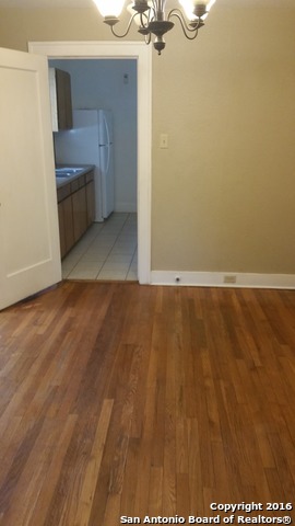 2223 E Houston St Property Photo 5
