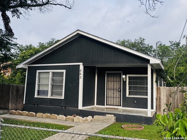 563 N San Horacio Ave Property Photo 1