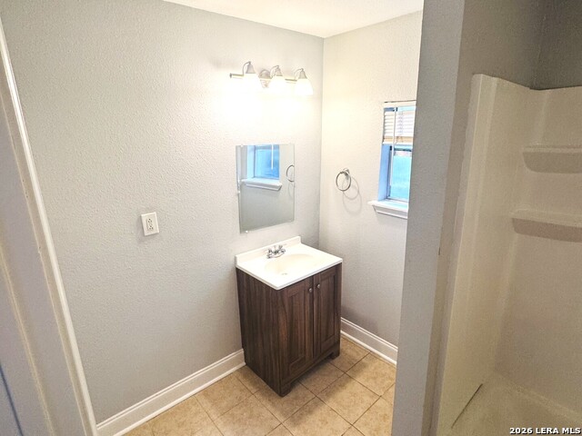 563 N San Horacio Ave Property Photo 3