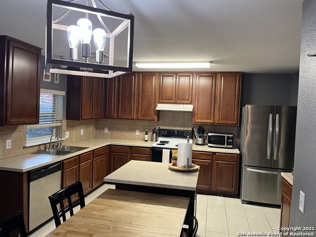 15710 Robin View Property Photo 10