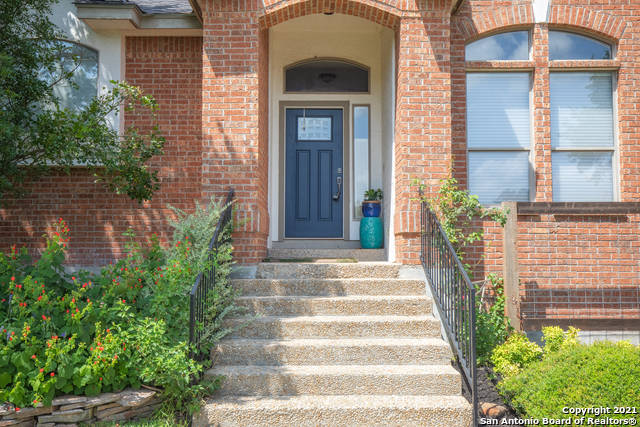 28902 Chartwell Ln Property Photo 4