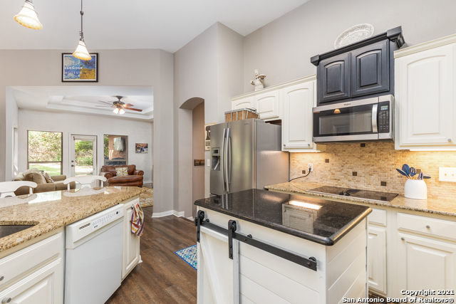 28902 Chartwell Ln Property Photo 18