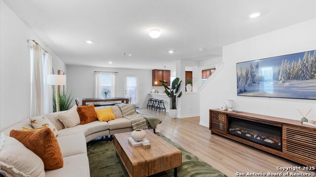 3511 Silver Set Property Photo 4