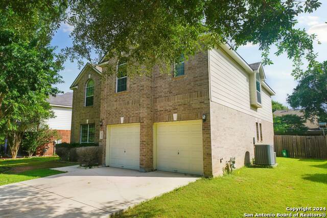 4736 Green Bluff Dr Property Photo 3