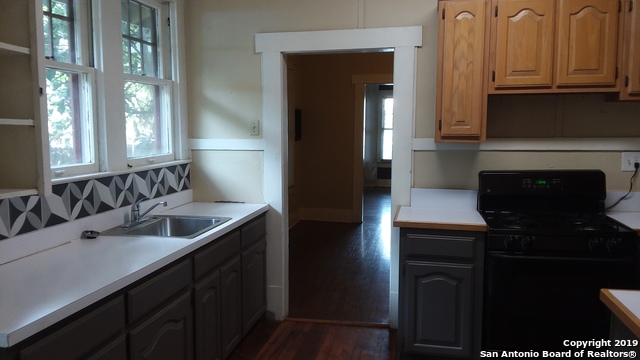280 Post Ave Property Photo 6
