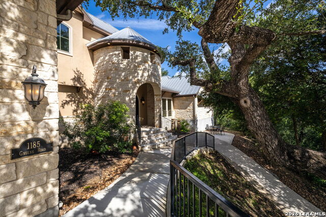 1185 Gruene Rd Property Photo 3