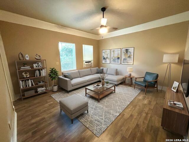 1137 W Ashby Pl Property Photo 1