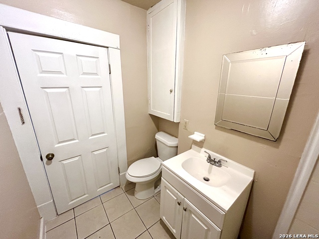 1137 W Ashby Pl Property Photo 8