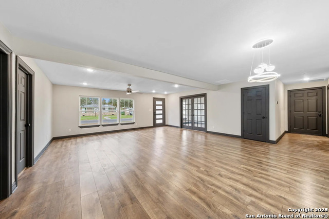 2643 W Gramercy Property Photo 2