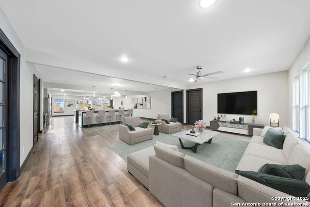 2643 W Gramercy Property Photo 3